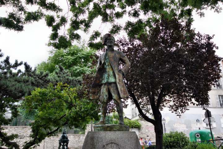 Памятник Шевалье Де Ла Барру