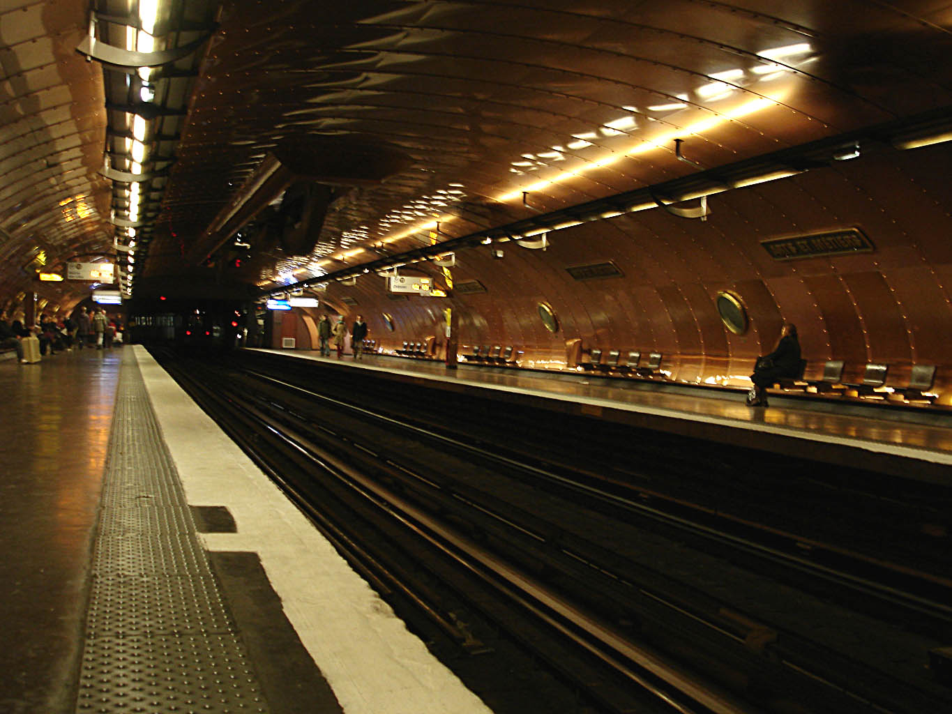 Станция Arts et Metiers