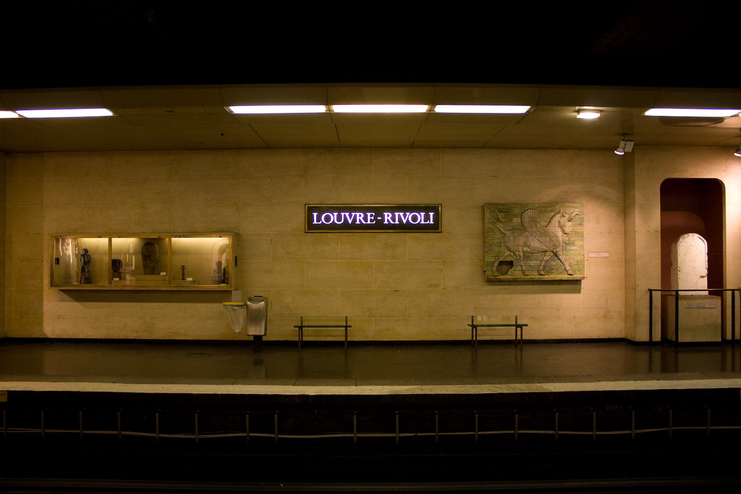 Станция Louvre-Rivoli
