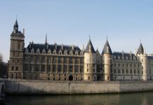 Замок Консьержеры в Париже