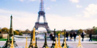 Какие сувениры привезти из Парижа?