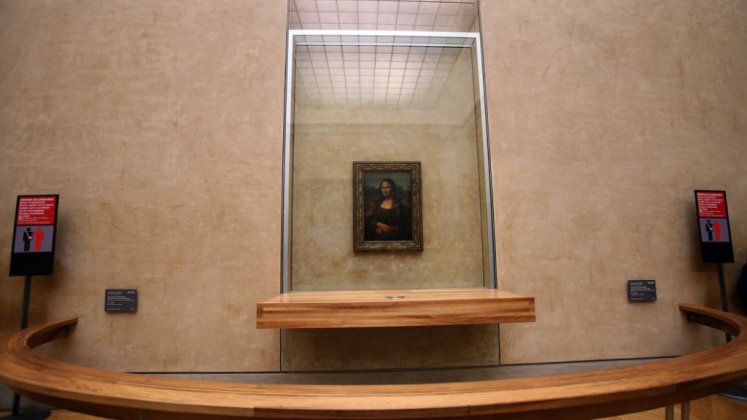 Картина Мона Лиза в Лувре