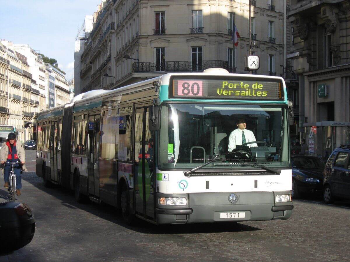 Карта автобусных маршрутов с улицами Парижа