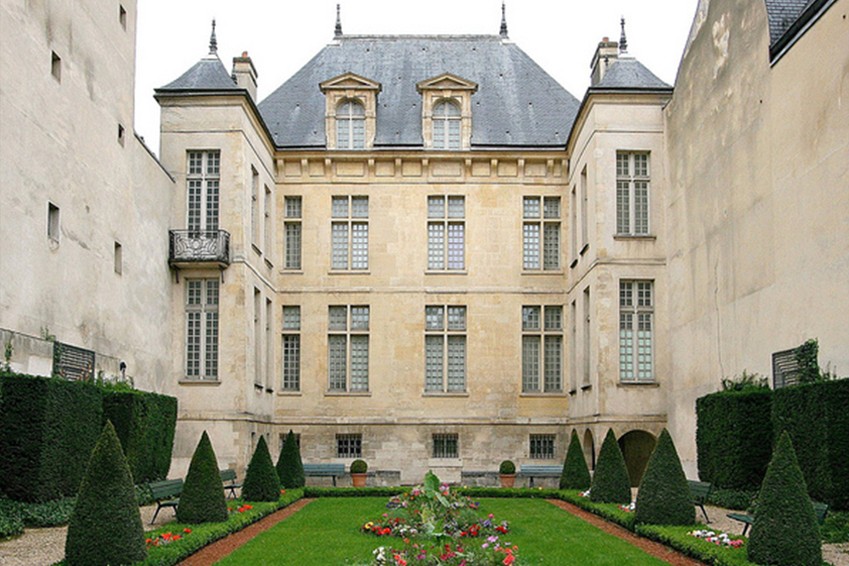 Музей Коньяк-Джей в Париже