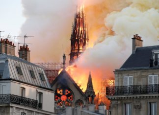 Пожар в Париже 15 апреля 2019