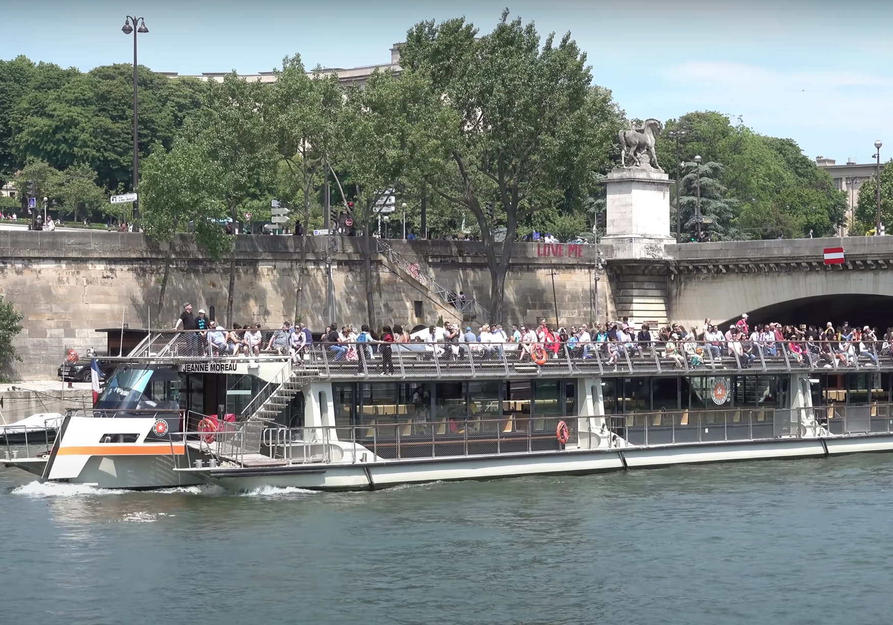 Сколько стоит прогулка по Сене в Париже